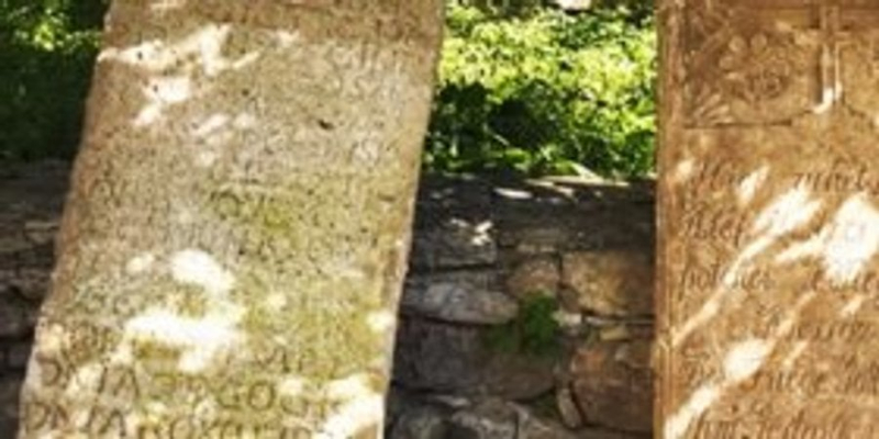 Моторошні, але цінні знахідки. Жителі села на Хмельниччині виявили на своїй ділянці старовинні могили