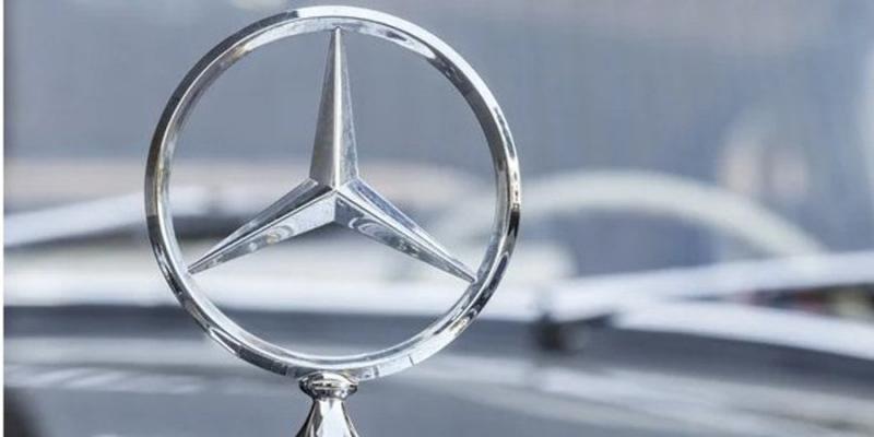 Ремонтуйте в гаражі у дядька Васі. Mercedes-Benz відключив російських дилерів від програмного забезпечення